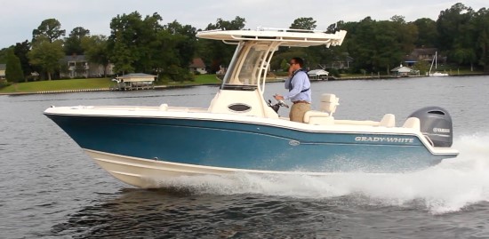 Grady-White Fisherman 216 running