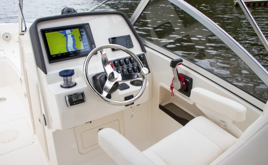 Grady-White Freedom 235 helm