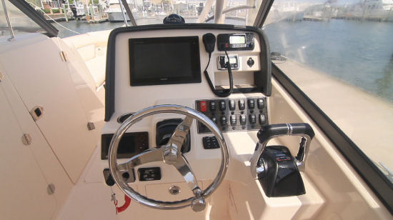 Grady-White Freedom 275 helm