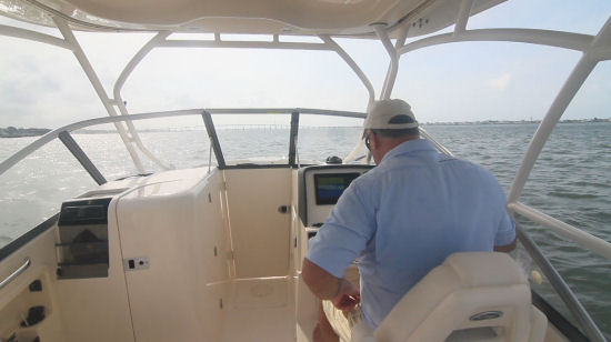 Grady-White Freedom 275 windshield