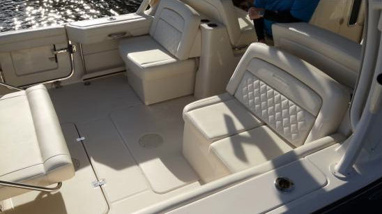 Grady-White Freedom 325 aft facing seats