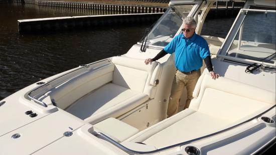 Grady-White Freedom 325 bow