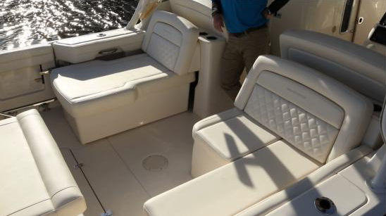 Grady-White Freedom 325 chaise lounge