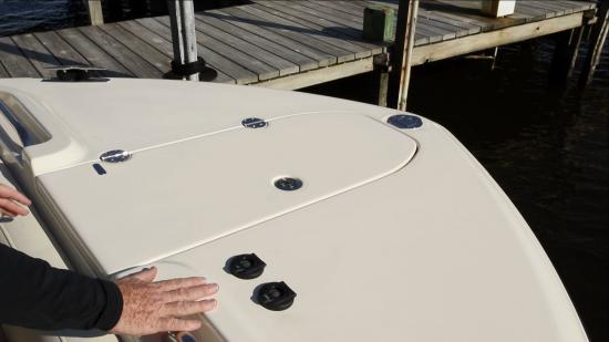 Grady-White Freedom 325 foredeck