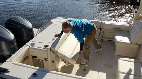 Grady-White Freedom 325 seat lift