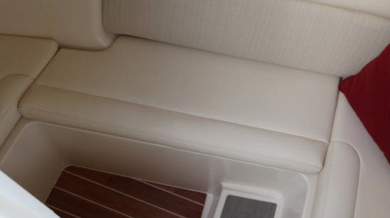 Grady-White Freedom 325 sitting area