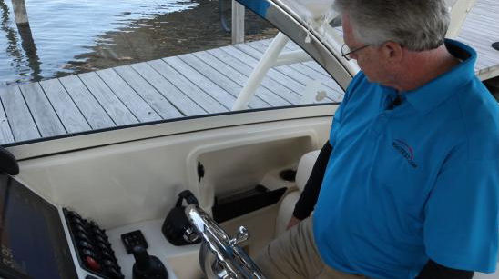 Grady-White Freedom 325 storage