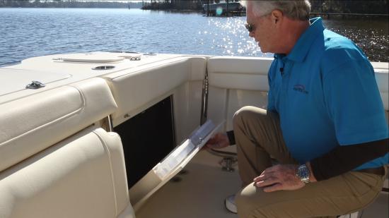 Grady-White Freedom 325 tackle