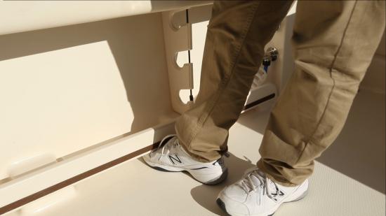 Grady-White Freedom 325