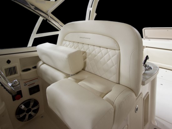 Grady-White Freedom 335 storage compartment