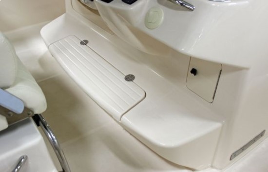 Grady-White Canyon 376 foot rest