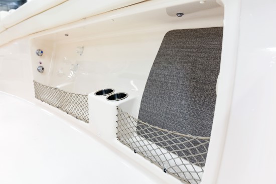 Grady-White Canyon 376 gun wale