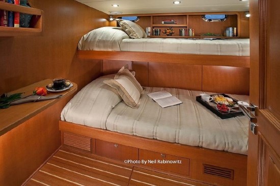 Hampton Yachts 658 Endurance LRC bunk beds