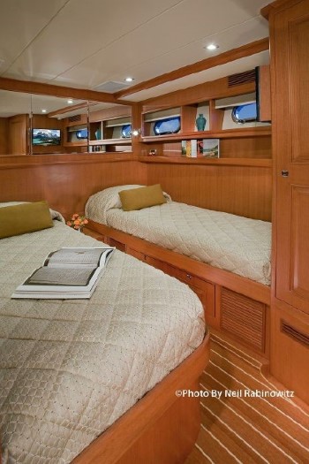 Hampton Yachts 658 Endurance LRC twin beds
