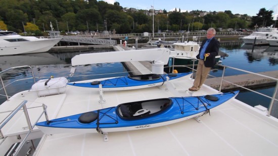 Hampton Yachts Endurance 720 Skylounge LRC boat deck