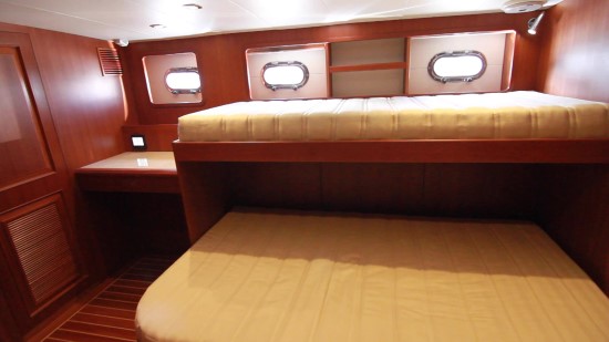 Hampton Yachts Endurance 720 Skylounge LRC
