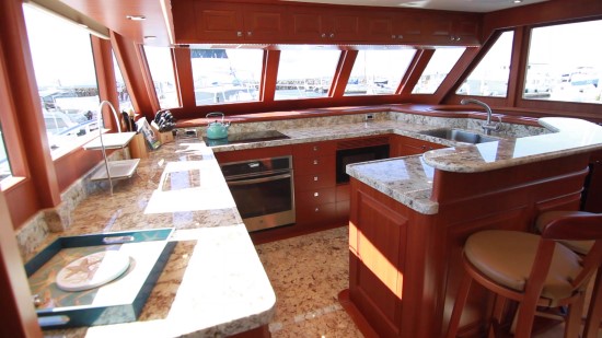 Hampton Yachts Endurance 720 Skylounge LRC galley