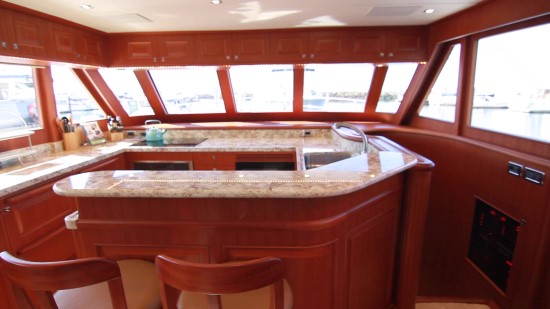 Hampton Yachts Endurance 720 Skylounge LRC lower deck