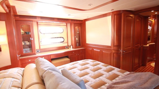 Hampton Yachts Endurance 720 Skylounge LRC