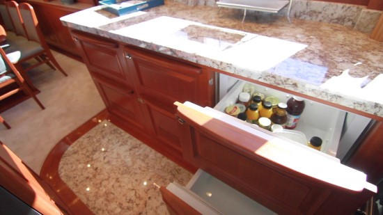 Hampton Yachts Endurance 720 Skylounge LRC