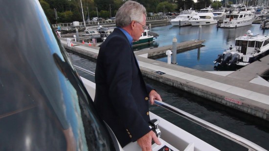 Hampton Yachts Endurance 720 Skylounge LRC side control