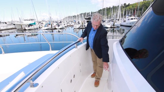 Hampton Yachts Endurance 720 Skylounge LRC storage