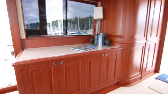 Hampton Yachts Endurance 720 Skylounge LRC