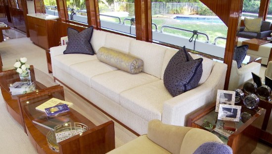 Hargrave 116 Raised Pilothouse salon
