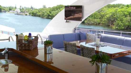 Hargrave 116 Raised Pilothouse tv