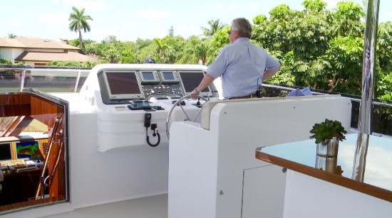 Hargrave 116 Raised Pilothouse upper helm