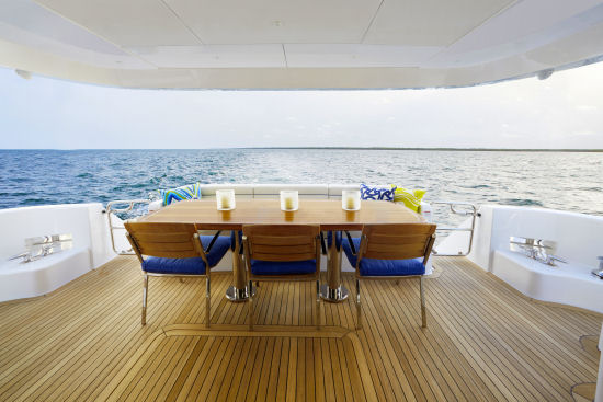 Hatteras 70 Motor Yacht aft deck