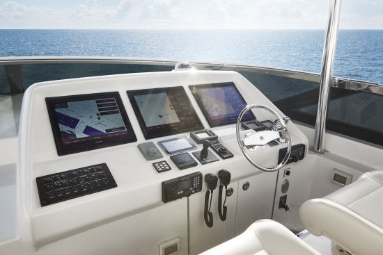 Hatteras 70 Motor Yacht helm