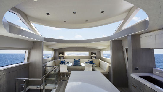 Hatteras 70 Motor Yacht natural light