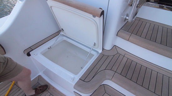 Hatteras GT 70 ice chipper