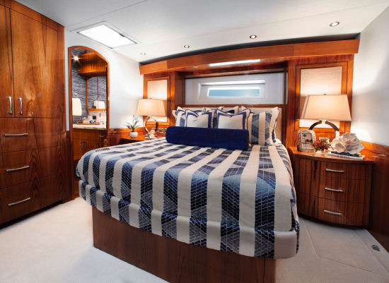Hatteras GT 70 master stateroom