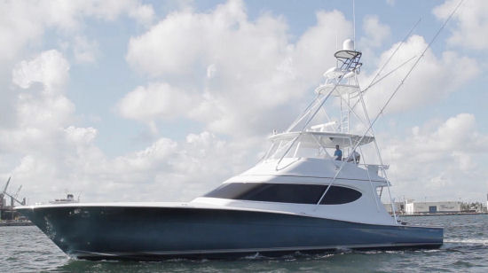 Hatteras GT 70 profile shot