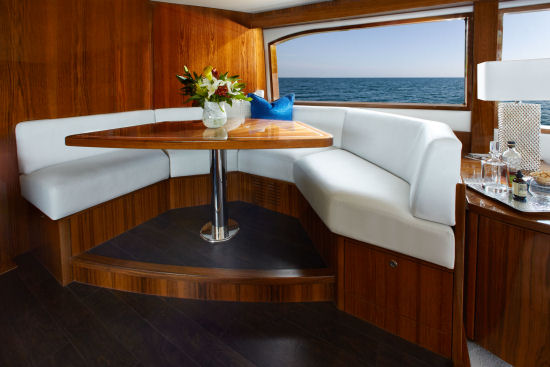 Hatteras GT 70 raised table