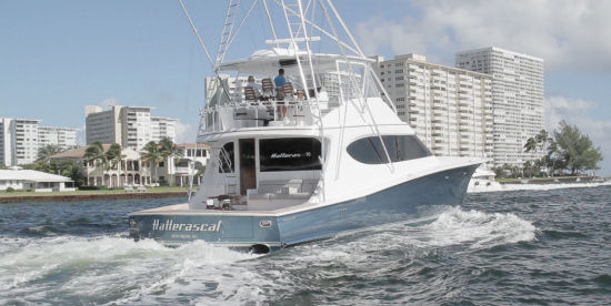 Hatteras GT 70 running shot