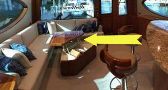 Hatteras GT 70 salon