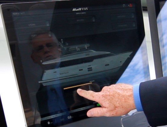 Hatteras M90 Panacera display