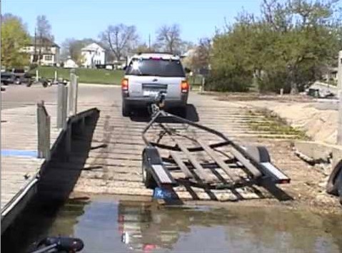 6 Steps to Successful Boat Launching trailer lining