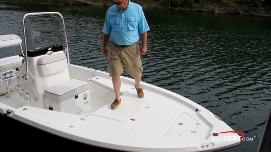 Mako 19 CPX bow platform