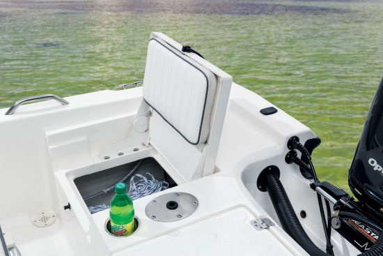 Mako 19 CPX jump seat storage