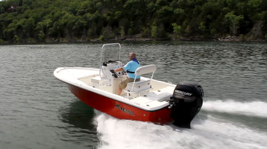 Mako 19 CPX running shot