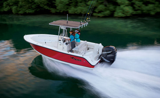 Mako 204 CC running shot