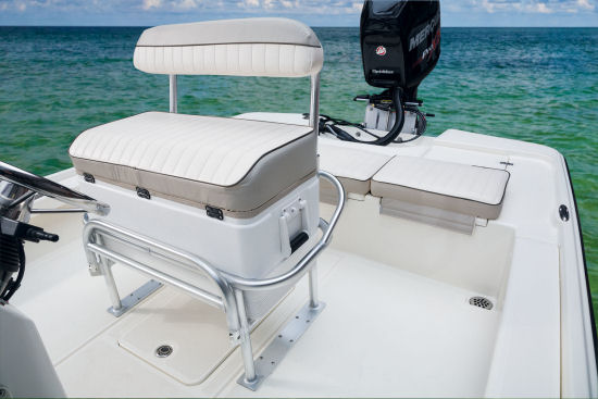 Mako 21 LTS aft seating