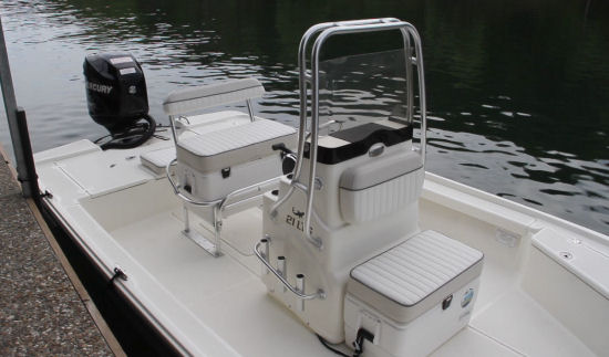 Mako 21 LTS forward cooler