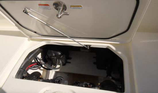 Mako 284 CC aft hatch
