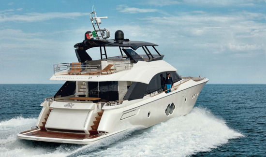 Monte Carlo Yachts 80 running stern view