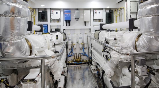 Ocean Alexander 85 Motoryacht engine room